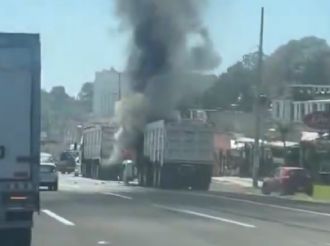 Disparos y quema de camiones en la México-Puebla por choque de sindicatos