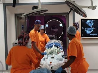 El NO de una madre salvó a su hija de un tumor cerebral