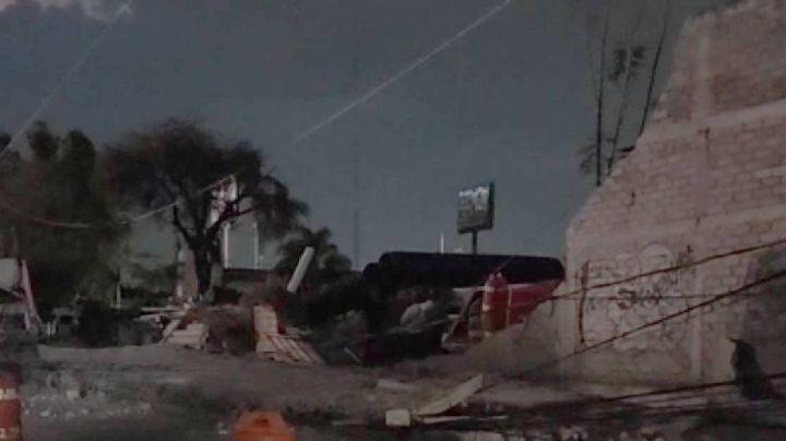 Vientos fuertes derriban árboles, bardas, postes y provocan apagones en varias colonias