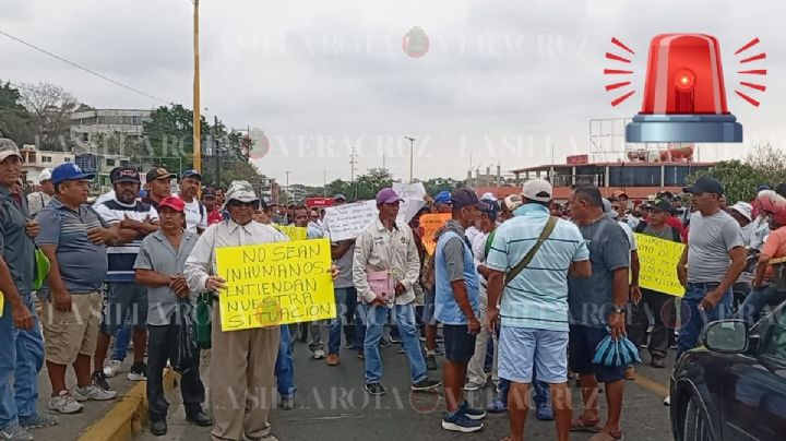 Pescadores bloquean carreteras de Tuxpan y Pueblo Viejo; piden censo tras derrame de hidrocarburo