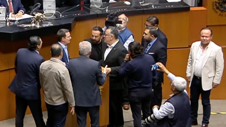 Entre gritos, acusaciones y un cerco en tribuna, instalan la Comisión Permanente
