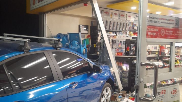 ¿Qué les pasa? Primero se meten con el carro a un Dr. Simi y ahora a un Oxxo