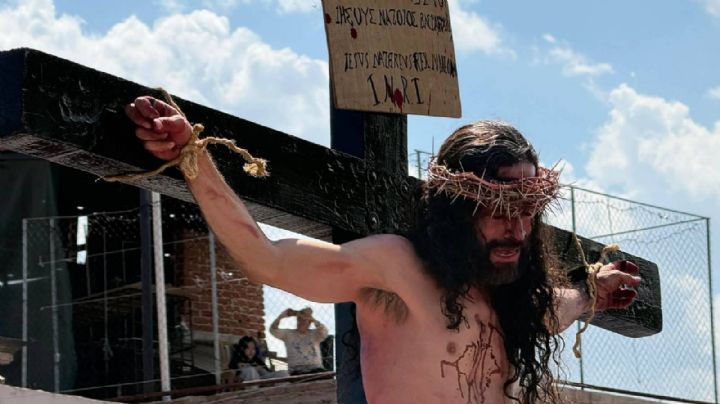 Así se vivió el tradicional Viacrucis en el Barrio de San Miguel