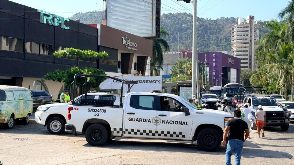 Un hombre fue atacado a balazos en la zona turística de Acapulco, lo que provocó temor entre visitantes que se encontraban en el lugar.