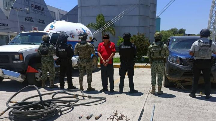 Detienen a Luis Alberto "N" cuando transportaba más de 4 mil litros de huachicol en Puebla