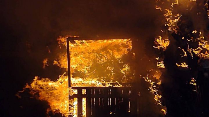 Fuego en balneario Valle Paraíso de Ixmiquilpan moviliza a cuerpos de emergencia