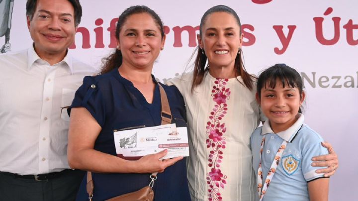 Claudia Sheinbaum inicia entrega de tarjetas de la beca Rita Cetina para primaria en 2026