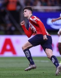 Foto descriptiva de: Chivas rescata empate ante Pumas con penal de último momento
