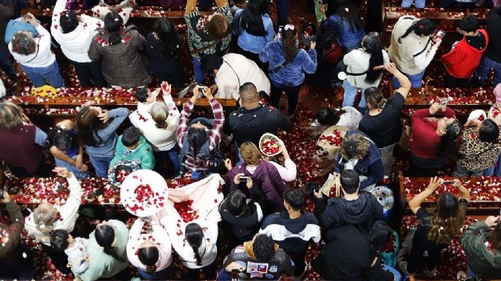 Sincretismo de la lluvia de pétalos en Mineral del Chico, de ritual religioso a experiencia turística