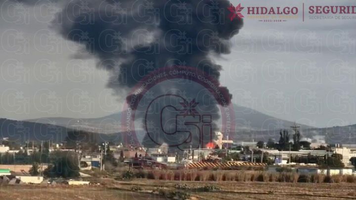 Sigue activo: Incendio consume bodega de reciclaje en Emiliano Zapata