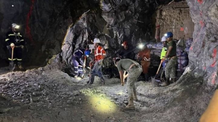 ¡Ayuda por piedad!, piden familiares de mineros atrapados en mina de Sinaloa