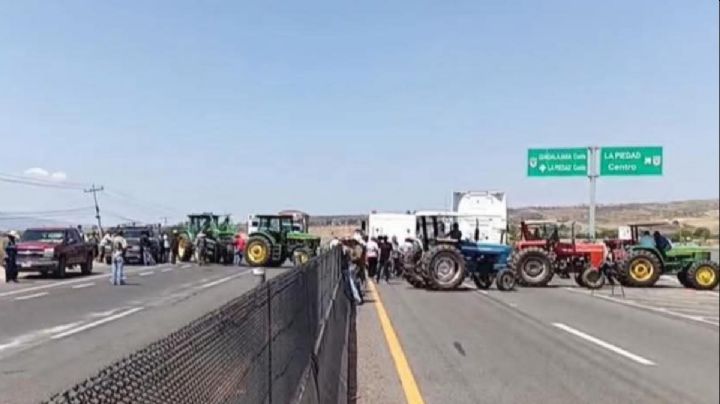 Se mantiene hasta esta tarde el bloqueo en la carretera Péjamo-La Piedad