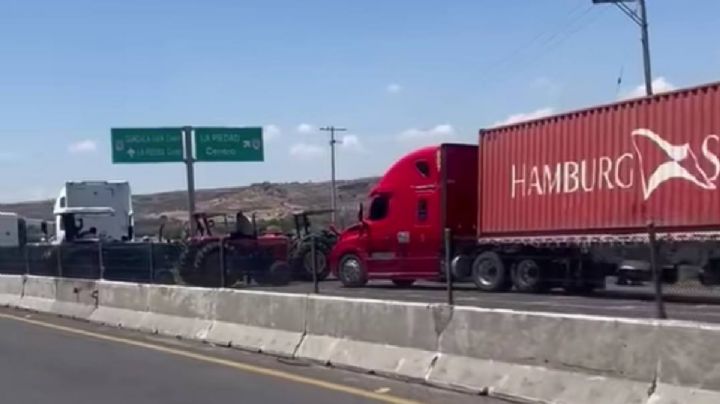 Agricultores de Pénjamo mantienen la noche de este lunes el bloqueo
