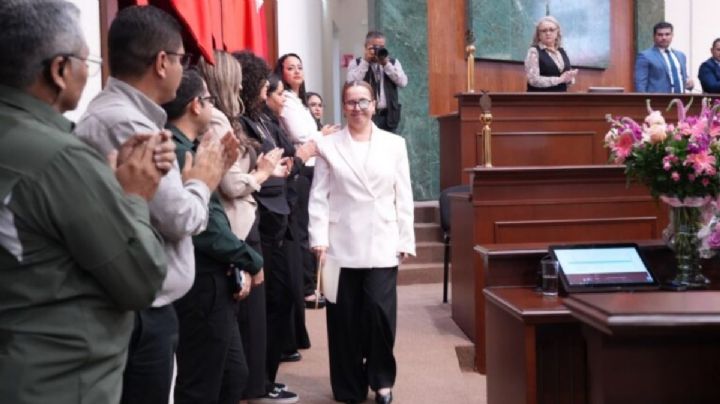 Elizabeth Montoya reaparece en Congreso de Sinaloa tras atentado