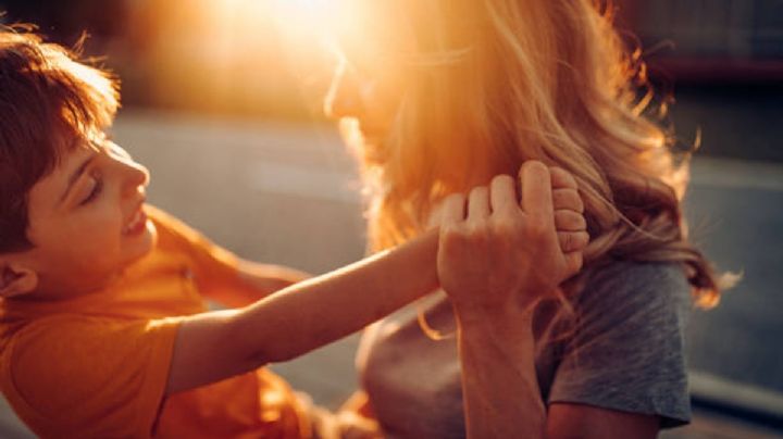 El espejo que salvó nuestro abrazo: terapia con video sana el vínculo madre-hijo