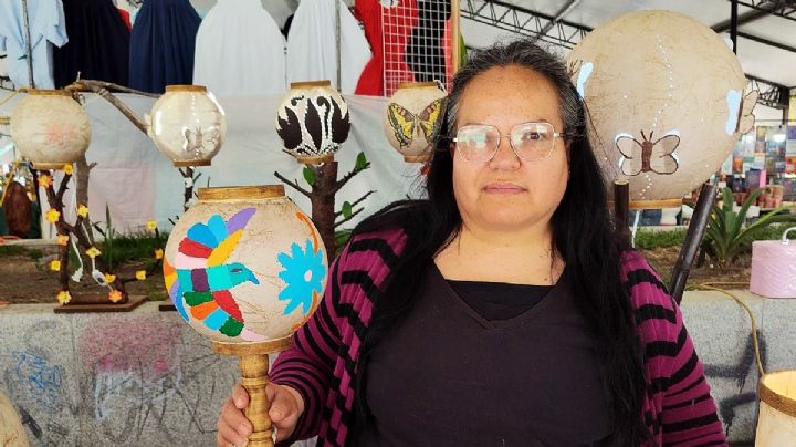 La tenacidad de Ariadna ha mantenido 28 años a flote su negocio de lámparas