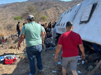 Volcadura de autobús en Nayarit deja 11 muertos y 14 lesionados en puente vacacional