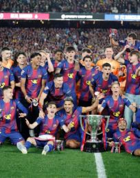 Foto descriptiva de: Barcelona conquista LaLiga tras vencer al Real Madrid en el clásico