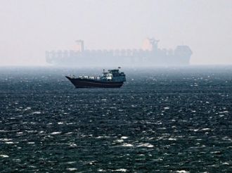 Irán cierra estrecho de Ormuz "hasta nuevo aviso"; EU responde con nuevos ataques