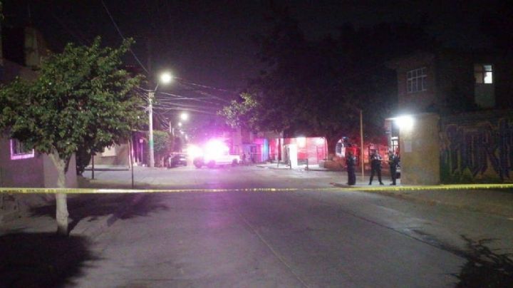 Regresaba mujer a su casa y hombre la ataca a balazos en León; está grave