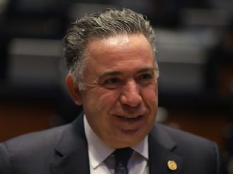 Tras votación de reformas, Enrique Inzunza se reincorpora al Senado