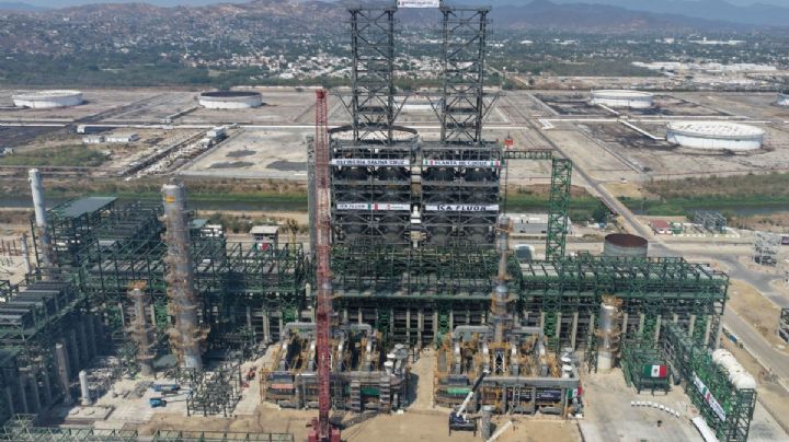 Fallece empleado herido en explosión de refinería en Salina Cruz