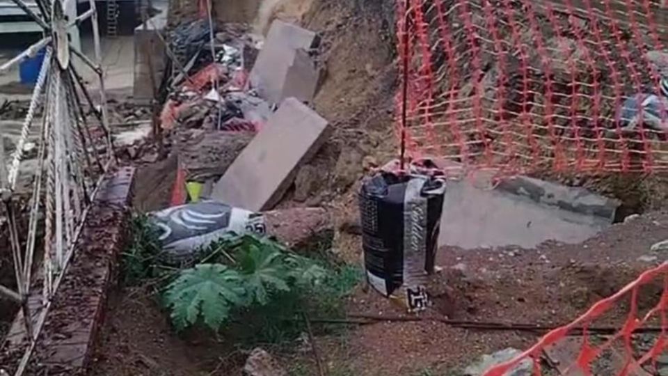 Un sector de la calle en la Colonia La Garita, ubicada en el municipio de Huejutla, Hidalgo, sufrió un colapso estructural significativo.