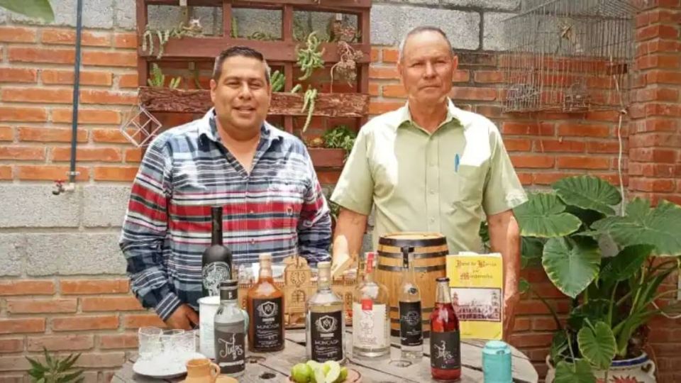 Juan Ángel Rostro Martínez, productor de Mezcal Moncada Agustín Lugo, del comité organizador del Festival del Mezcal en Jaral de Berríos 2026 que será el 16 y 17 de mayo.