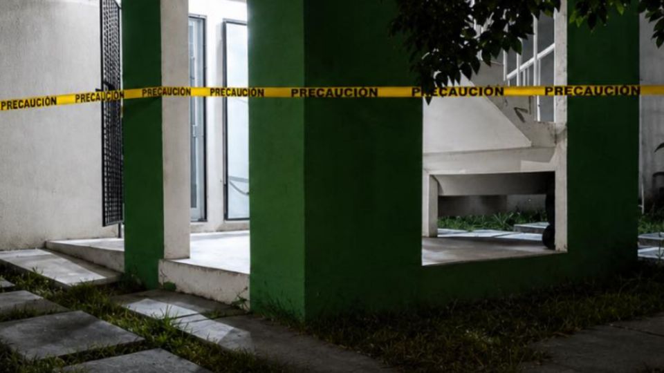 Tras reportes vecinales por olores fétidos, autoridades localizaron a un hombre de 52 años sin signos vitales al interior de un departamento en Paseos de la Pradera, Atotonilco de Tula