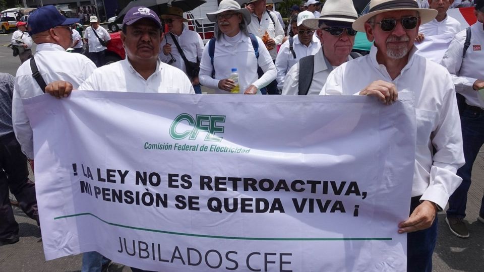 La CFE reconoció que el criterio de la consejería jurídica obliga a parar el recorte a pensiones.