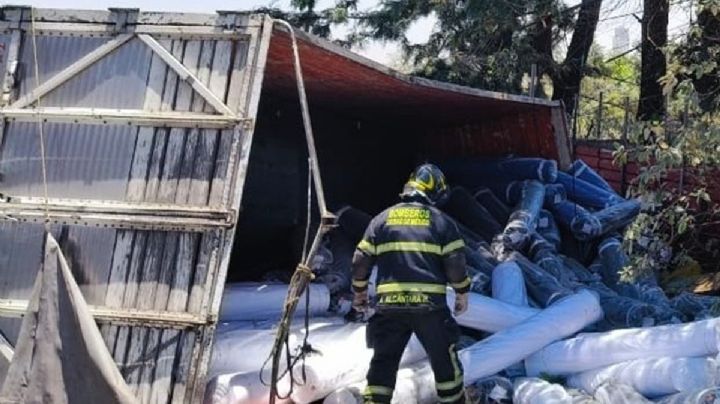 Volcadura en la México-Toluca genera cierre parcial de carriles en Santa Fe