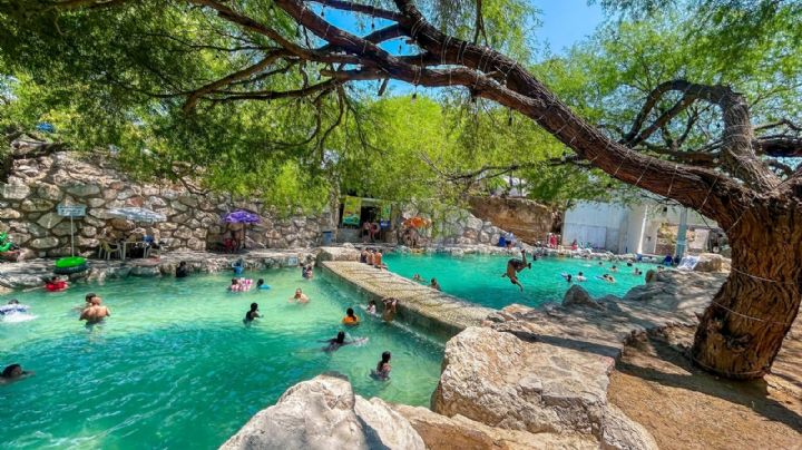 Abre en Hidalgo Ra Zabi, el nuevo balneario para nadar tarde con iluminación; así es