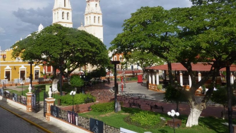 Un kiosco, ¿colonial? la Plaza de la Independencia de Campeche, 1985 a nuestros días