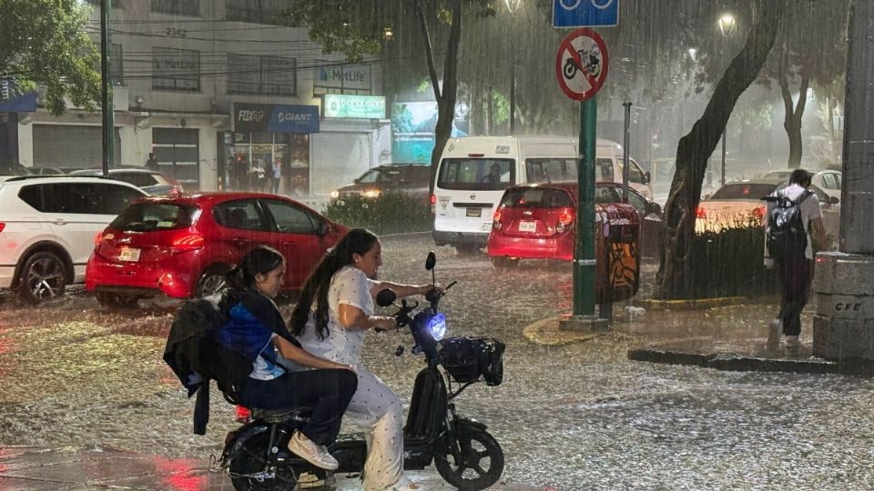 Las lluvias podrían ser de fuertes a muy fuertes, y las cuales podrían estar acompañadas de actividad eléctrica, caída de granizo y rachas de vientos
