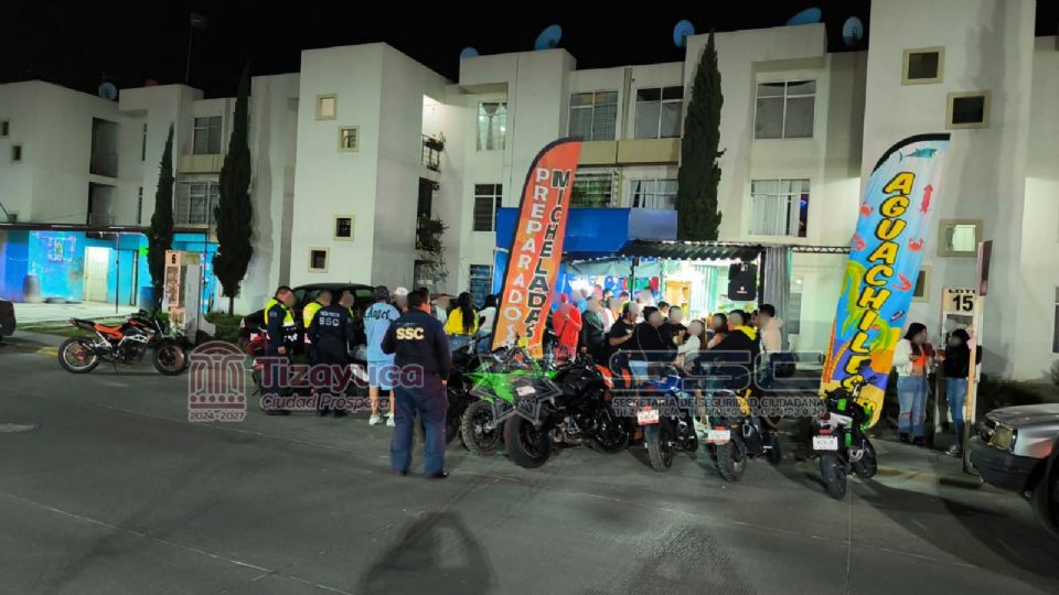 Una denuncia ciudadana alertó sobre competencias de velocidad clandestinas en la Avenida Océano Pacífico, lo que derivó en la dispersión de aproximadamente 50 personas involucradas y el cierre de un comercio.