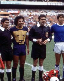 Foto descriptiva de: ¿Cómo fue la última final entre Cruz Azul y Pumas en la Liga MX hace 45 años?