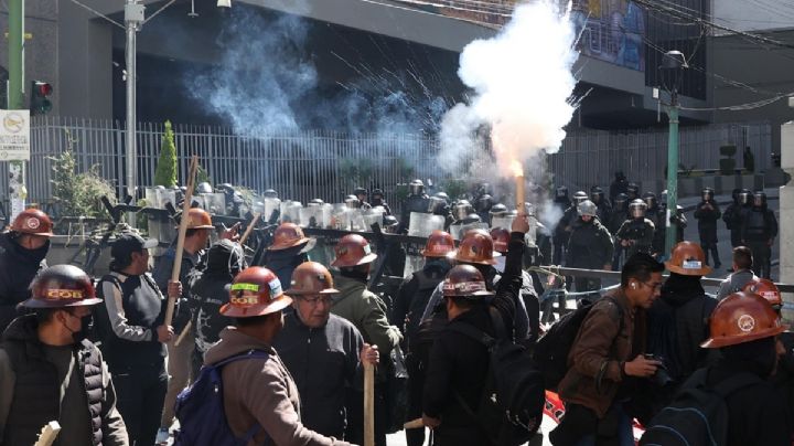 ¿Guerra civil en Bolivia? Grupos armados afines a Evo Morales “toman” La Paz