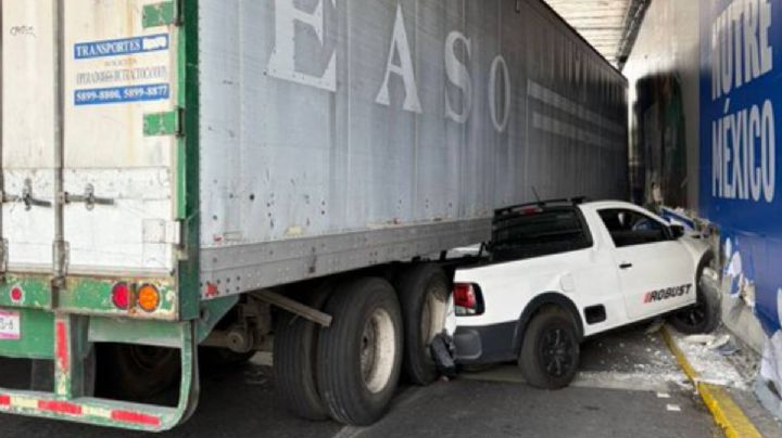 Tráiler se queda sin frenos y embiste a dos autos en bajo puente de Constituyentes