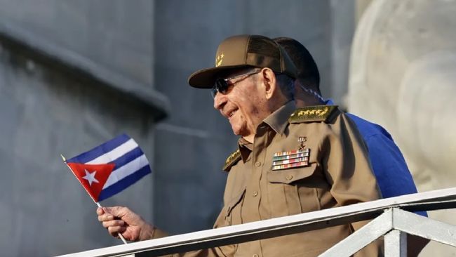 EU acusa a Raúl Castro de conspiración, asesinato y destrucción de aviones