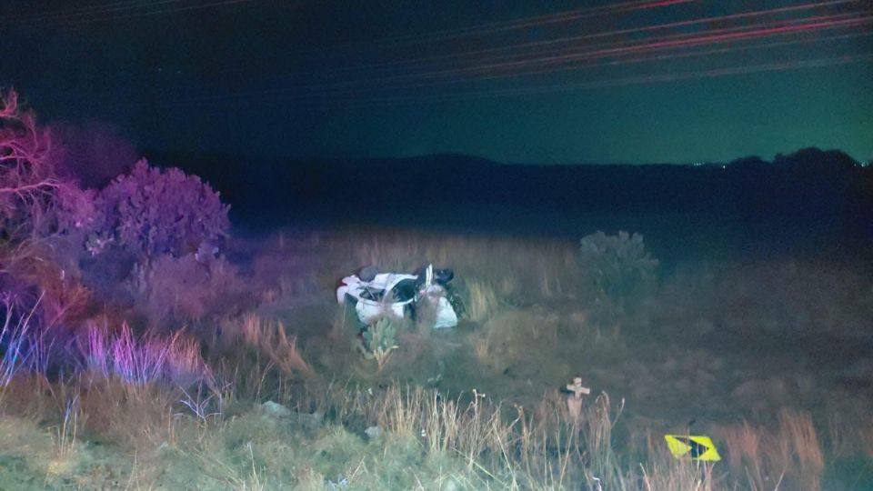 El percance ocurrió cerca de Tepeyahualco, donde un auto particular salió del camino; los ocupantes fueron estabilizados por Bomberos Voluntarios y trasladados a un hospital.