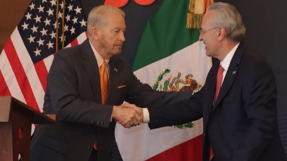 Embajador de EU impulsa mayor integración energética con México