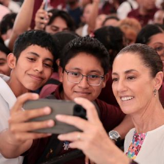 Sheinbaum anuncia beca universal para universitarios