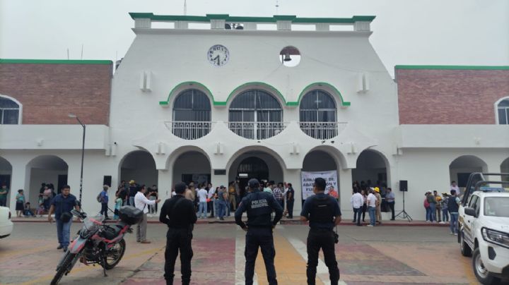 Desafueran a alcaldesa de Jiquipilas y destituyen cabildo de Ocozocoautla en Chiapas