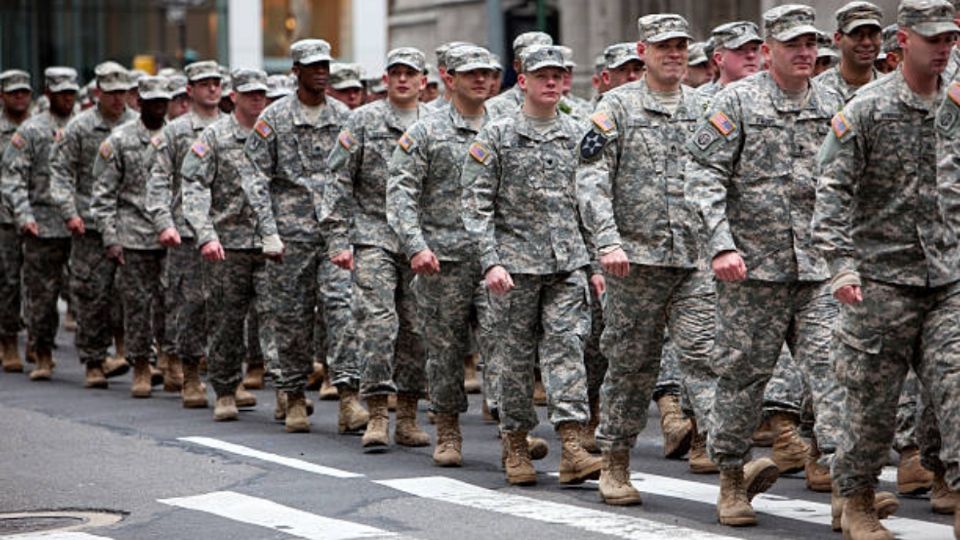 El vicepresidente de Estados Unidos, JD Vance, afirmó el martes que su país no retirará a todos sus efectivos militares de Europa