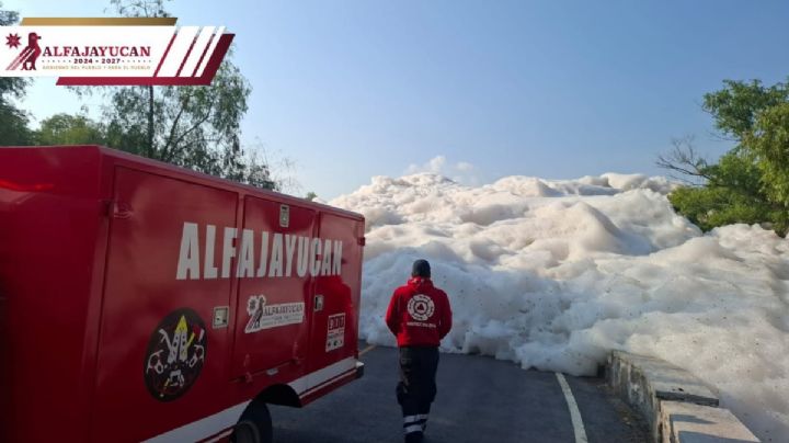 Cierran la Alfajayucan–Chilcuautla por invasión de espuma de aguas residuales