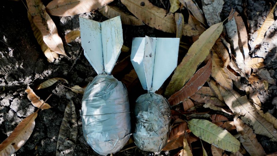 En distintos operativos, el Ejército y la Guardia Civil han encontrado explosivos fabricados con pólvora, clavos y fragmentos metálicos para aumentar el daño al momento de detonar.