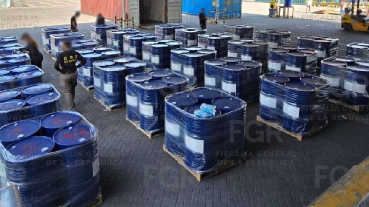 Aseguran más de 54 mil litros de químicos para elaborar fentanilo y metanfetamina en Colima