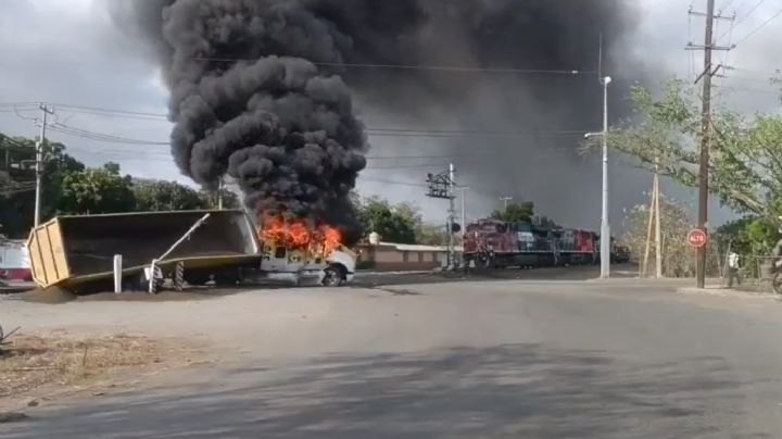 Hay bloqueos y enfrentamientos en Tecomán, Colima; se extienden a límites con Michoacán
