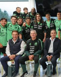 Foto descriptiva de: Selección Mexicana recibe a mundialista de México 86 en el CAR