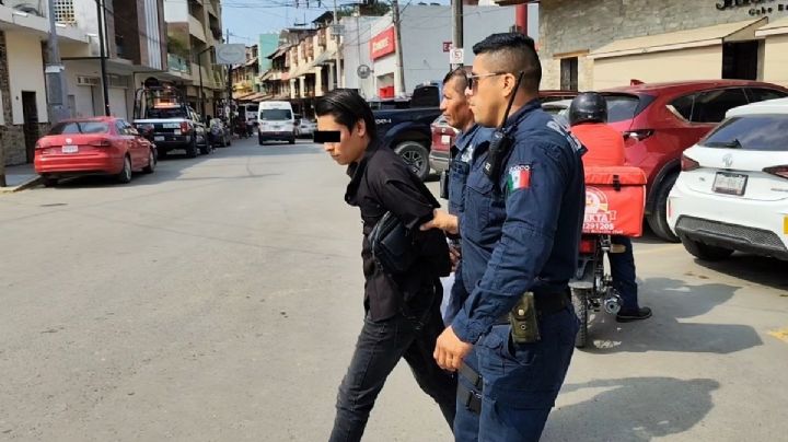 Detienen a empleado de Registro Civil en Huejutla por presunta falsificación de documentos